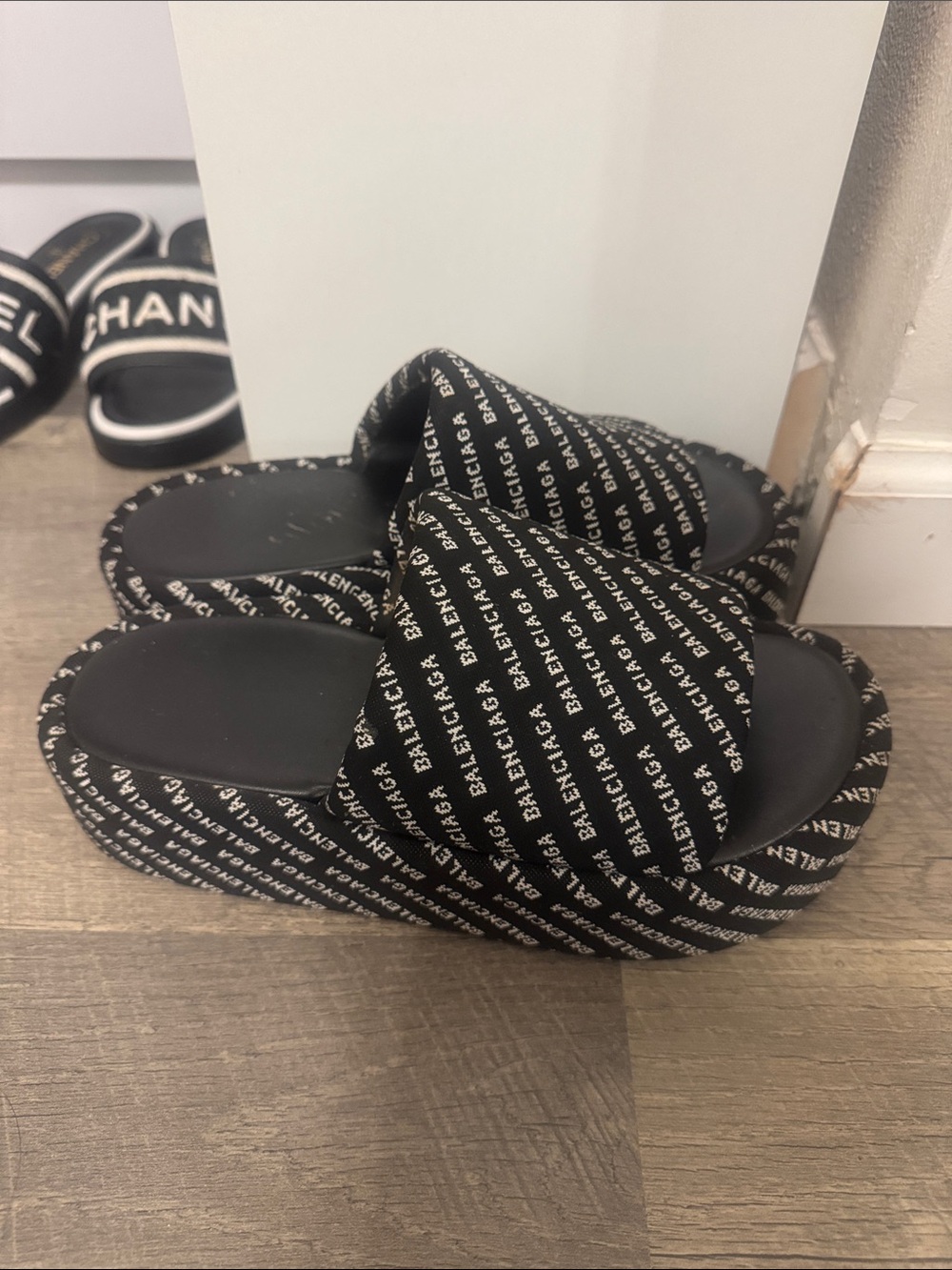Balenciaga Black Logo-Print Platform Mules - Picture 4 of 5